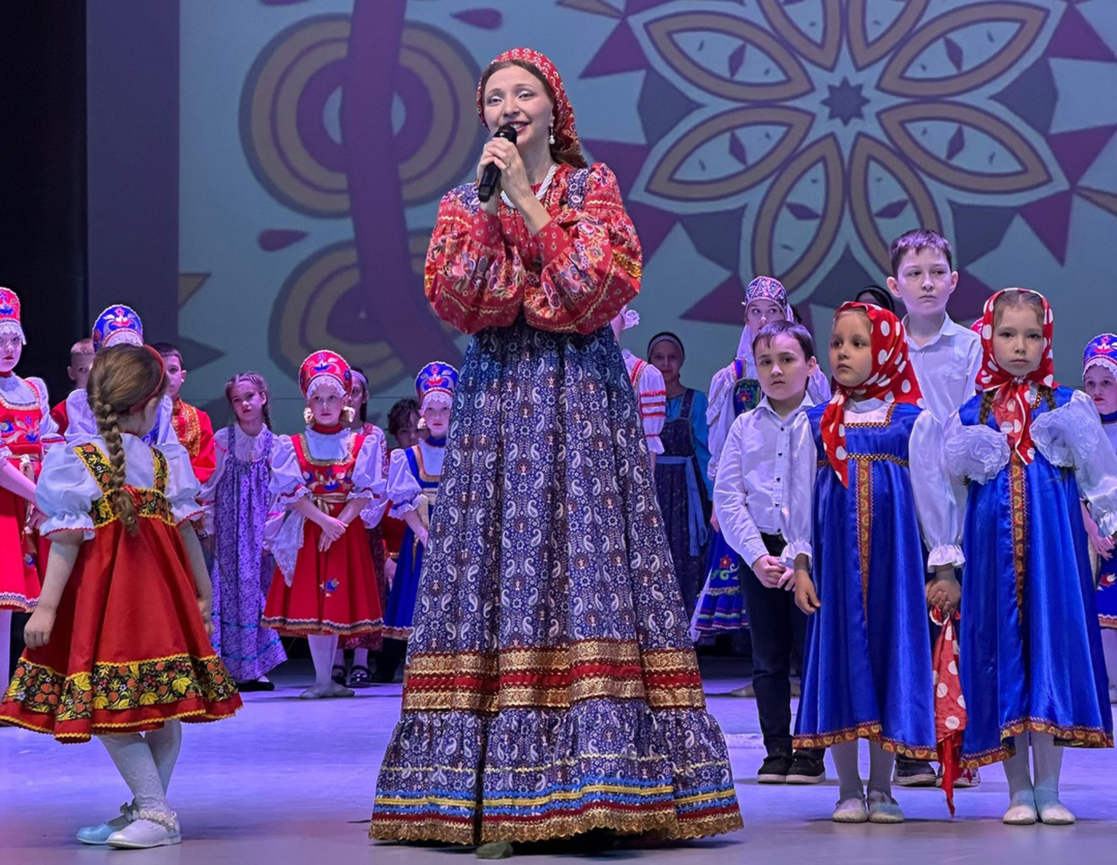 Күңелләргә үтеп керде җыр-моң