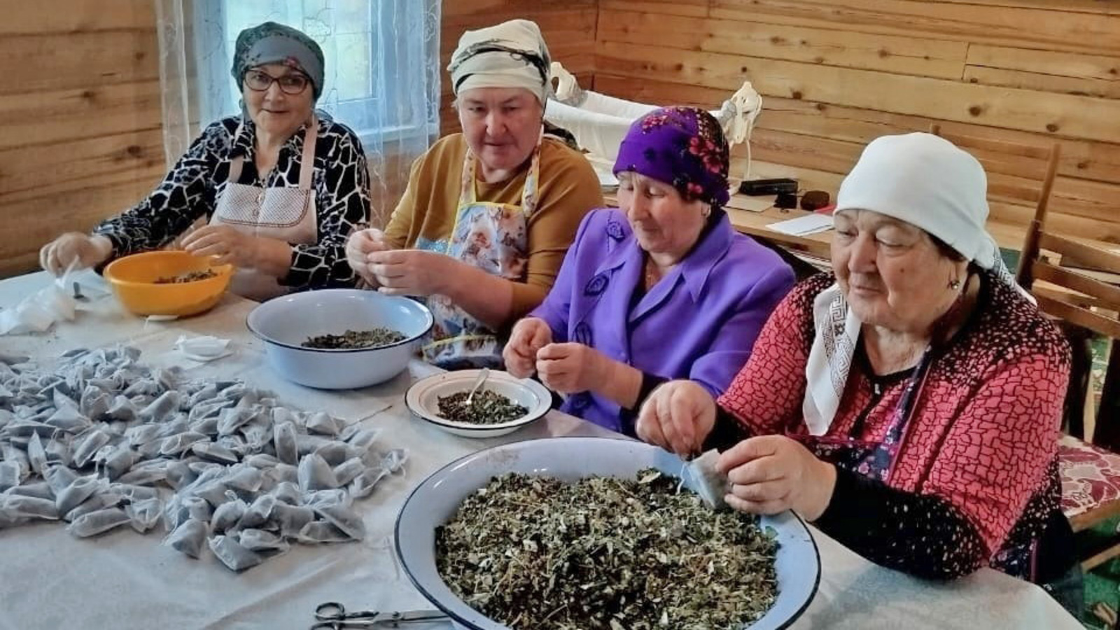 Йөрәк җылысын өләшеп...